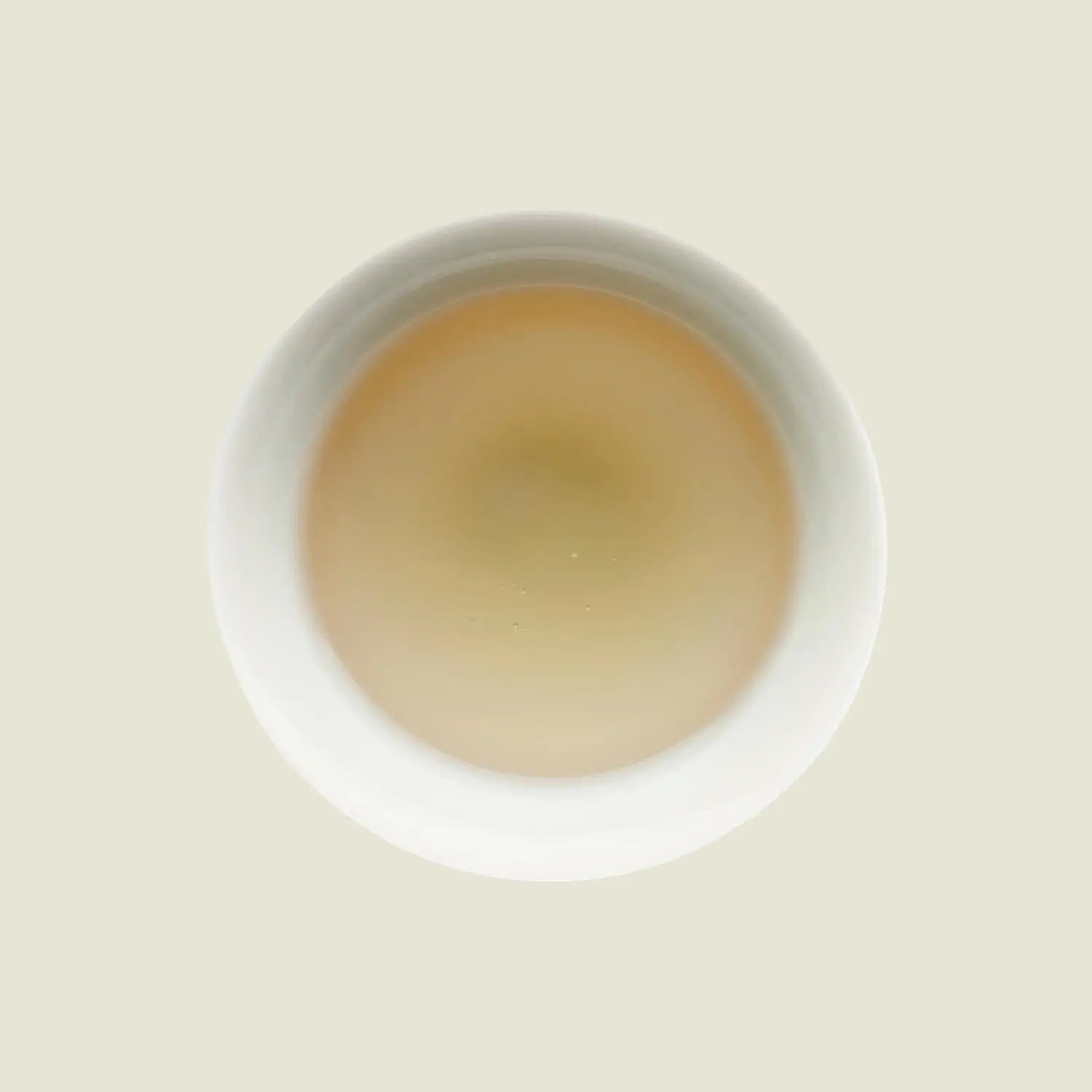 Downey Silver Needle - Noema - Tassenfarbe helles gelb grün von oben fotografiert